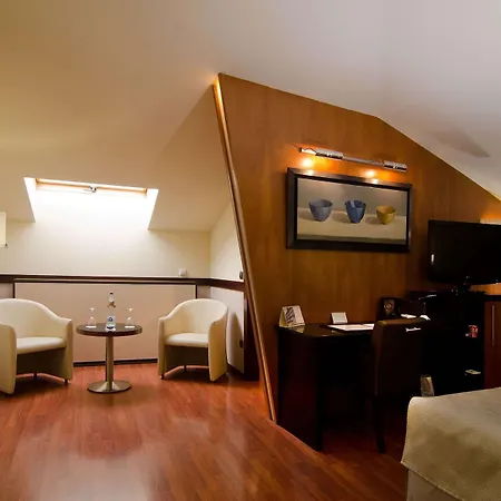 호텔 카탈로니아 엘 필라르 4*