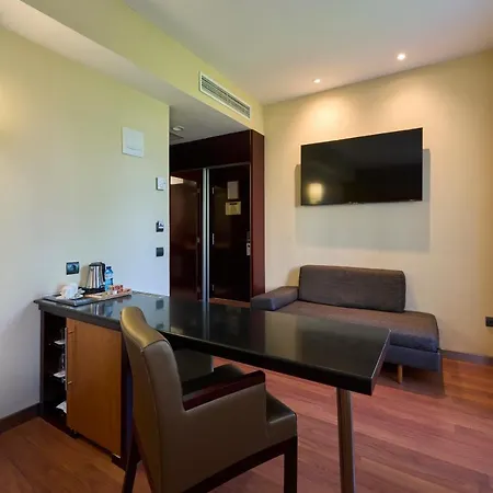 Отель Catalonia El Pilar 4*