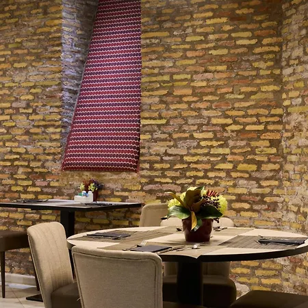 Отель Catalonia El Pilar 4*