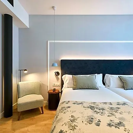 Отель Catalonia El Pilar 4*