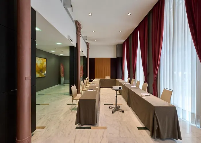 Отель Catalonia El Pilar