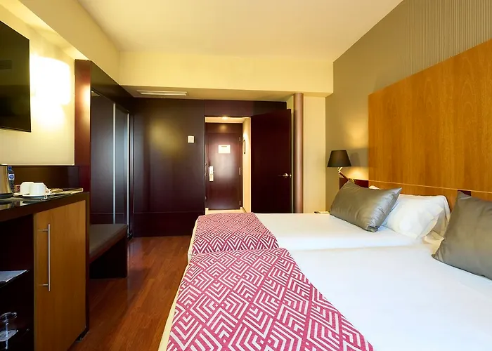 Отель Catalonia El Pilar 4*