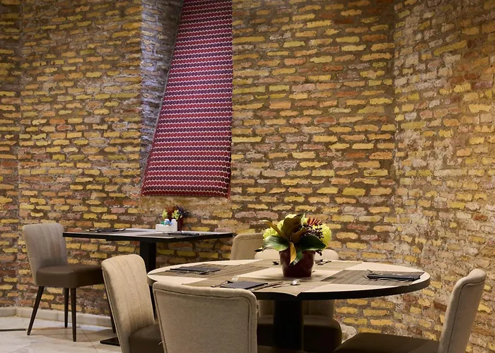 Отель Catalonia El Pilar 4*