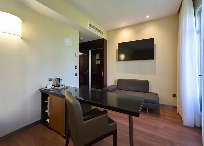 Отель Catalonia El Pilar